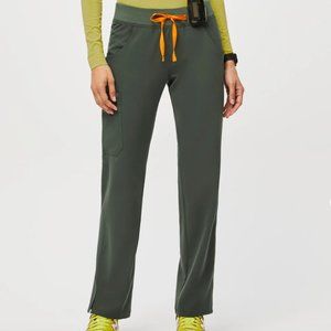 Figs Women's Kade Cargo Scrub Pants in Moss